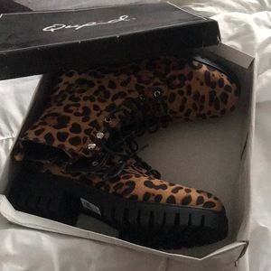 Leopard boots 🥾 brand new in box 🤩